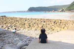 【子連れ五島福江島】の冒険④きれいすぎるー!!頓泊(とんとまり)海水浴場!!