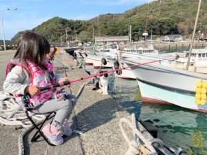 【福岡】【子連れ糸島】子どもと釣りにおすすめの漁港①【福の浦漁港】は釣り場広い!横が砂浜!トイレもキレイ!ゴミ箱あり!のパーフェクト✨