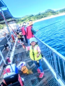 【福岡・糸島】【子連れ釣り】早朝突撃した【福岡海釣り公園】で隣の手ぶら家族が釣りまくりΣ(゚Д゚)マジで子どもや初心者におすすめの釣り場だった✨